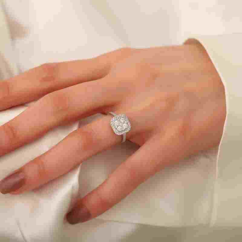 Diamond Cluster 0.73ct Ring