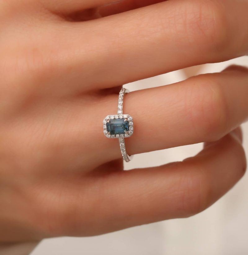 Teal Sapphire And Diamond 1.07ct Ring